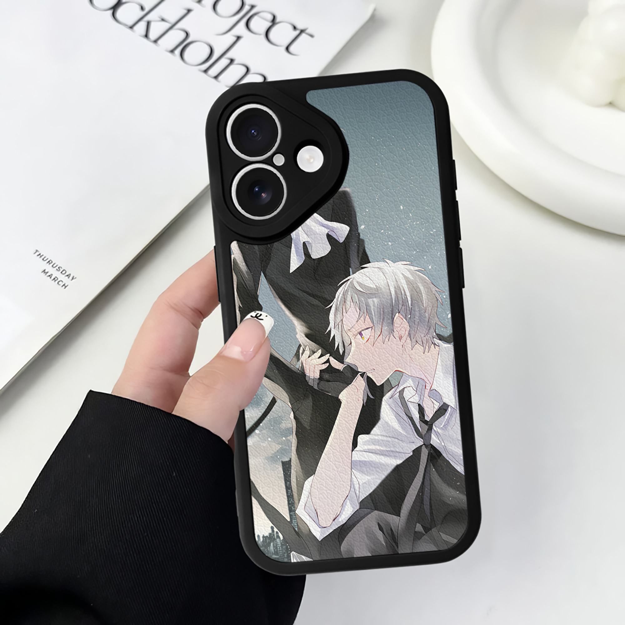 （画像用） 文豪ストレイドッグス Bungo Stray Dogs 【iPhone 16シリーズ対応】シリコンスマホケース（レザー調） 材質：シリコン